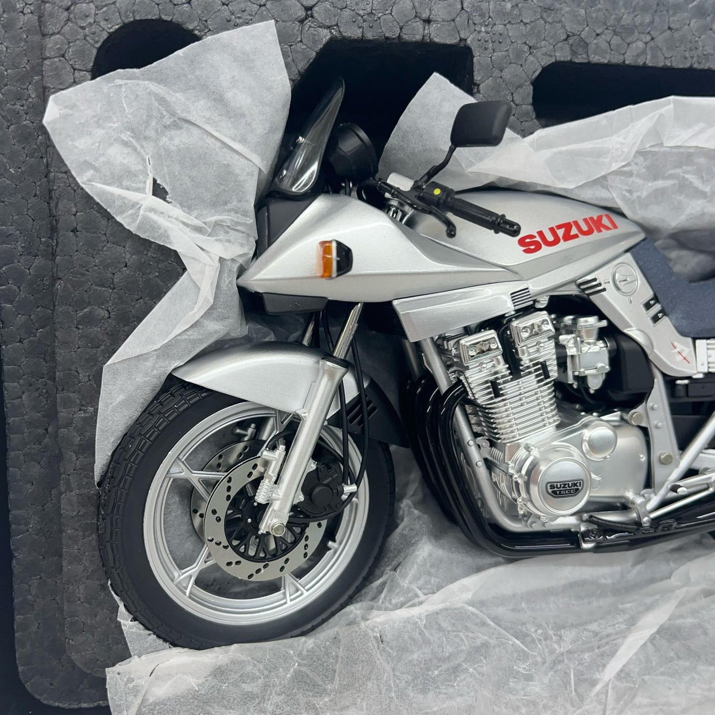 おもちゃ・玩具 1/12 スズキ GSX1100S 刀/ブライトシルバーメタリック スズキ GSX1100S 刀【加古川物流】