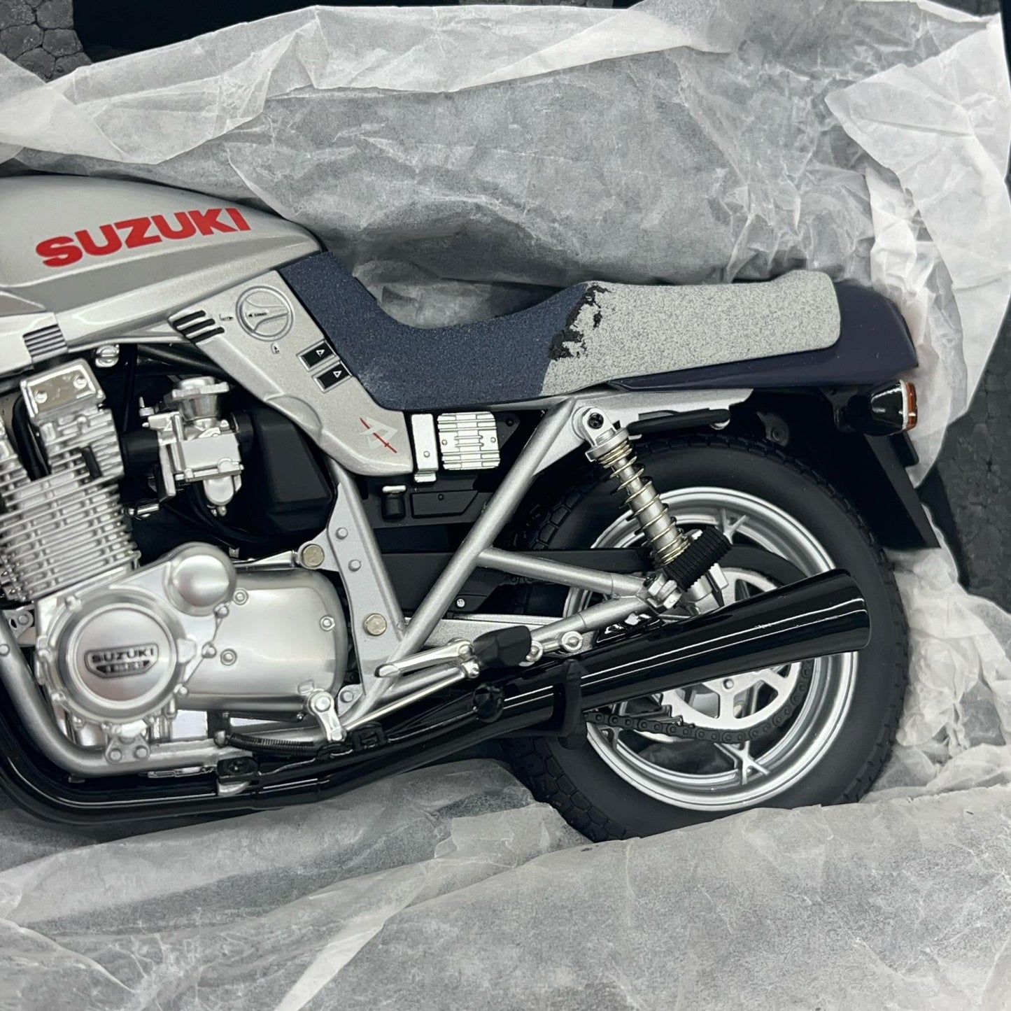 おもちゃ・玩具 1/12 スズキ GSX1100S 刀/ブライトシルバーメタリック スズキ GSX1100S 刀【加古川物流】