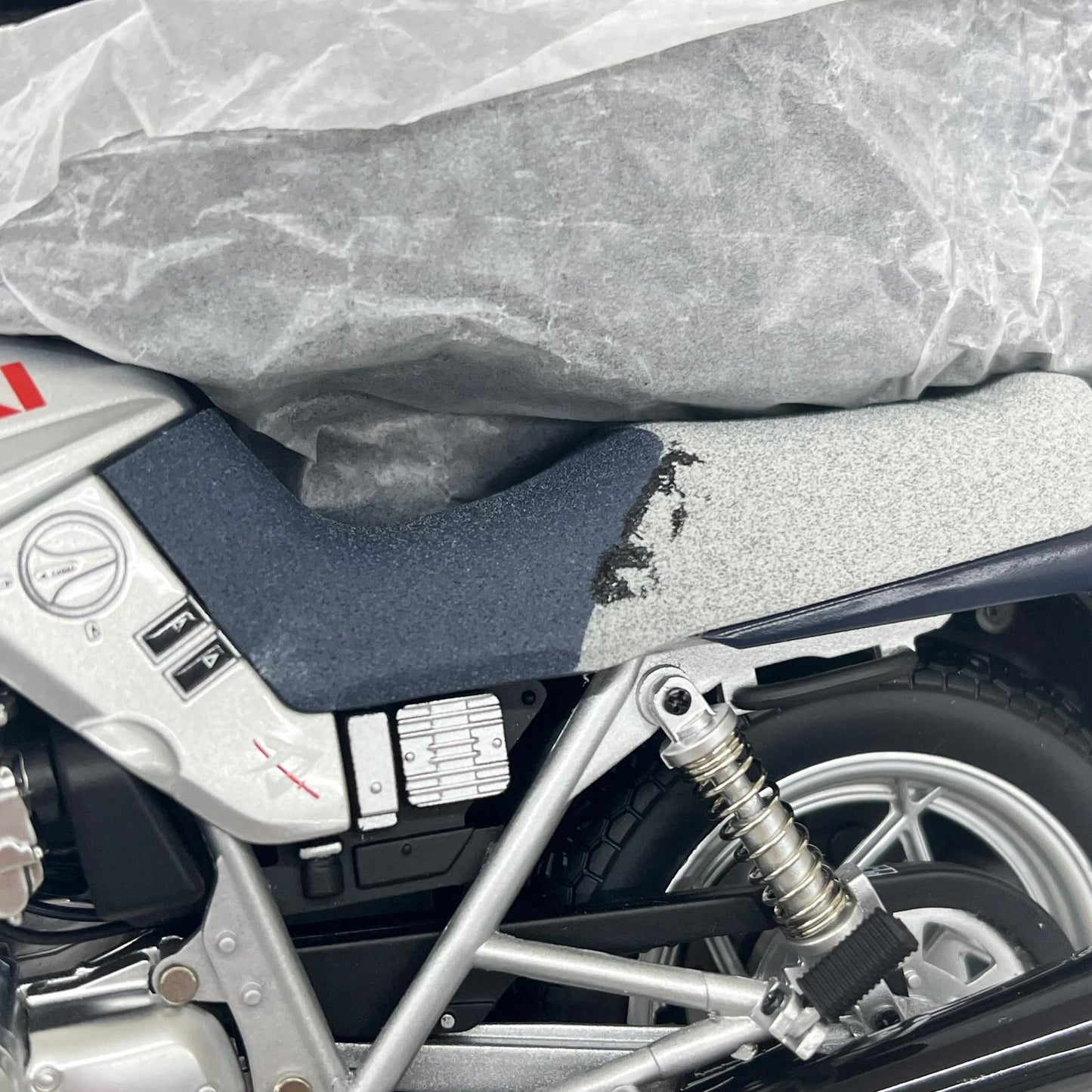 おもちゃ・玩具 1/12 スズキ GSX1100S 刀/ブライトシルバーメタリック スズキ GSX1100S 刀【加古川物流】