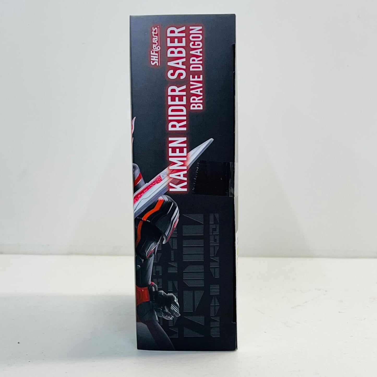 フィギュア S.H.Figuarts仮面ライダーセイバーブレイブドラゴン「仮面ライダーセイバー」 仮面ライダーセイバーブレイブドラゴン S.H.Figuarts【フィギュア】【加古川物流】