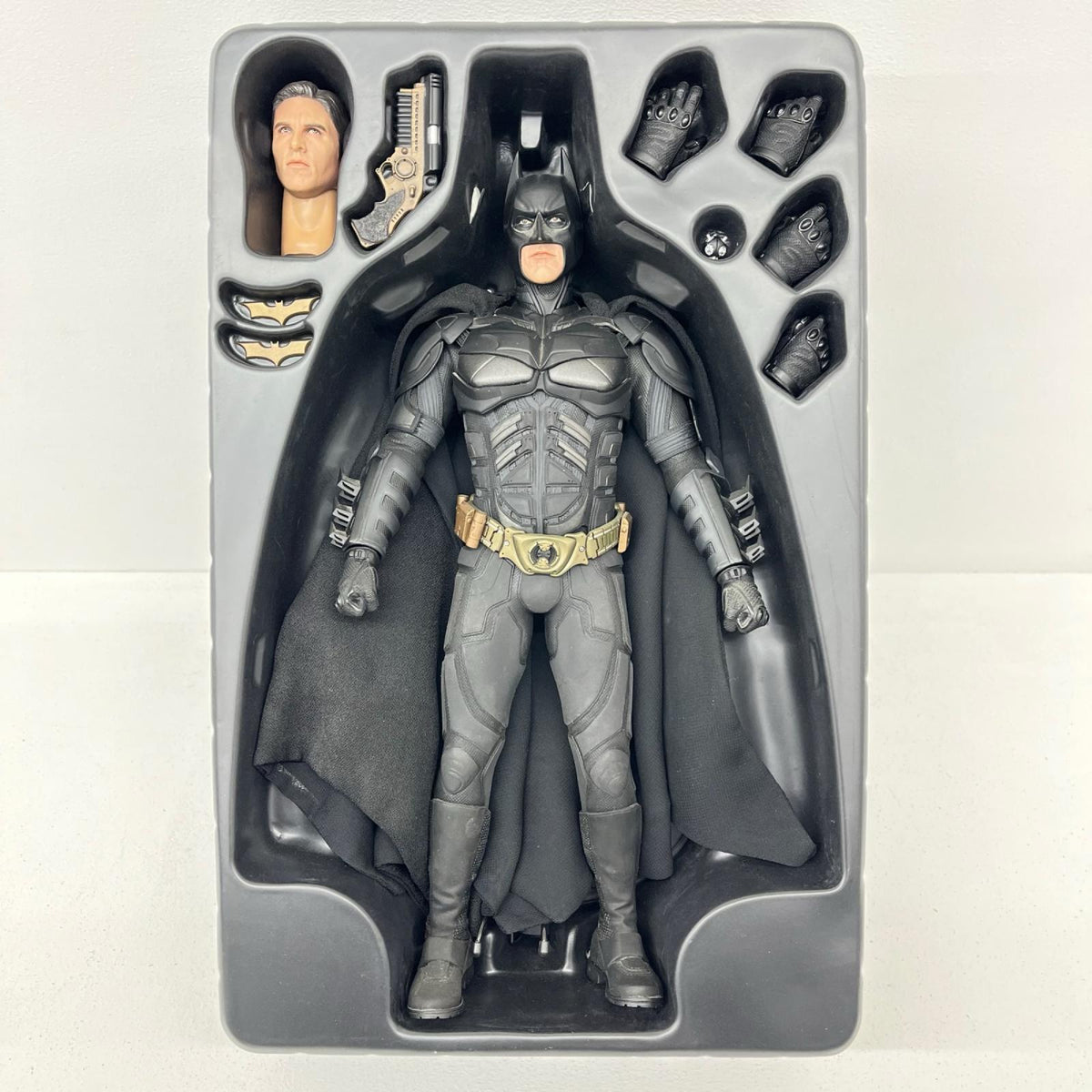 フィギュア バットマン(新コスチューム版) 「ダークナイト」 ムービー・マスターピース 1/6 バットマン ムービー・マスターピース【フィギュア】【加古川物流】