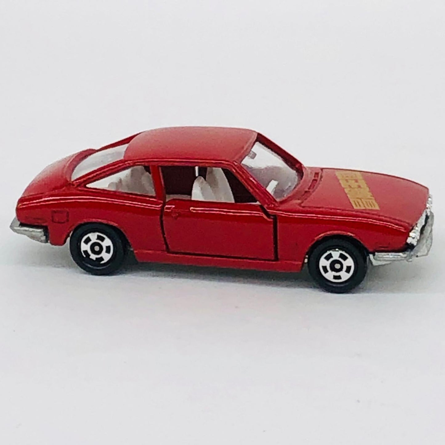 フィギュア 1/62いすゞ117クーペ(レッド)「トミカ」トミカ・プラレールわくわく冒険王国入場記念 いすゞ117クーペ(レッド) ''1/62【フィギュア】【加古川物流】