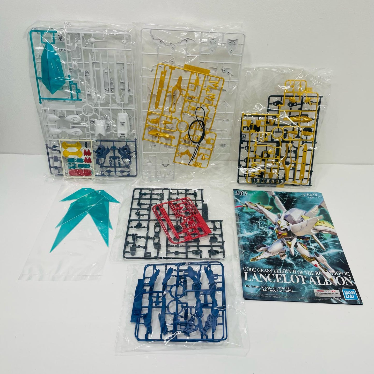 プラモデル 1/35 HG ランスロット・アルビオン 「コードギアス 反逆のルルーシュR2」 プレミアムバンダイ限定 [5063599] ランスロット・アルビオン プレミアムバンダイ限定 5063599【加古川物流】
