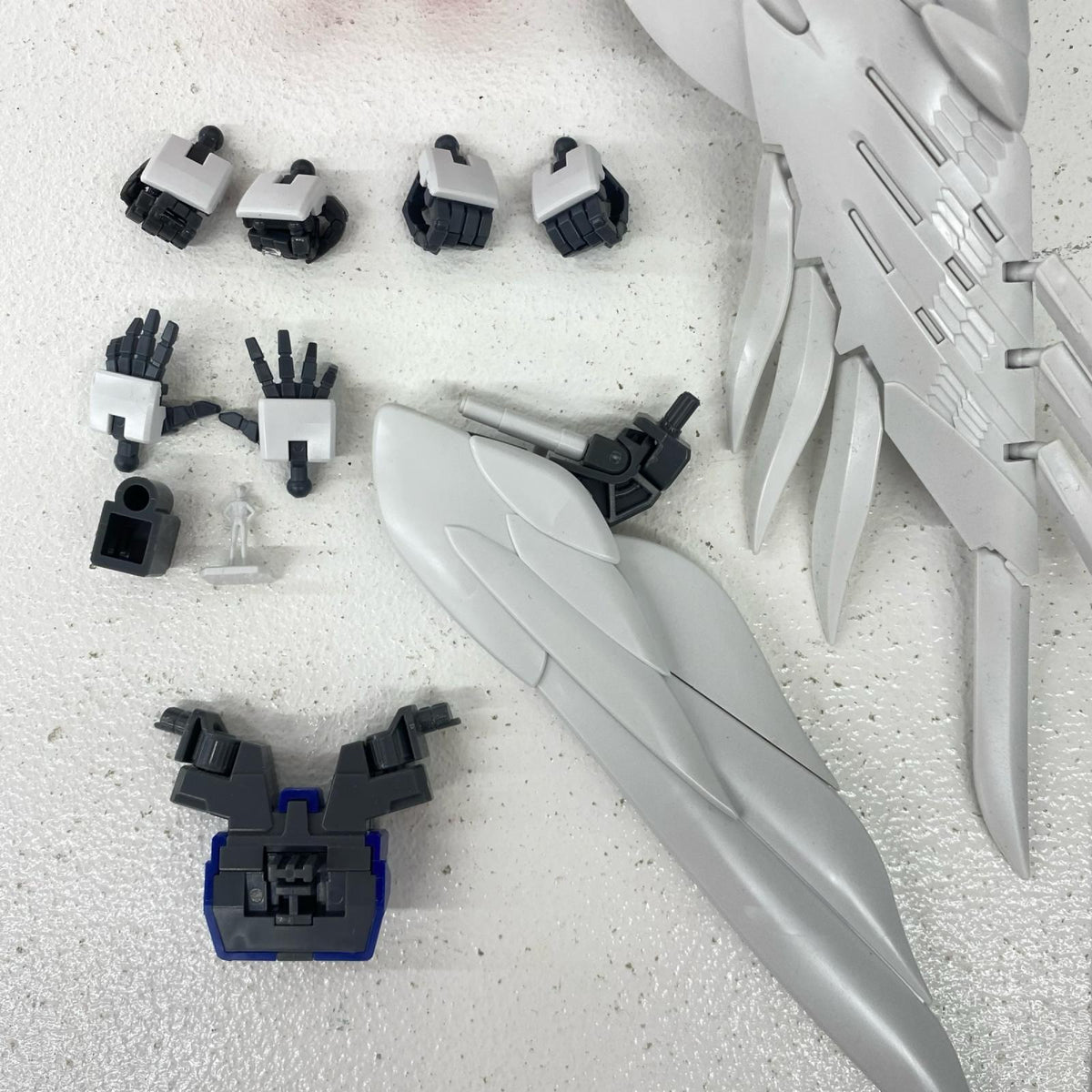 プラモデル 1/144RGXXXG-00W0ウイングガンダムゼロEW「新機動戦記ガンダムWEndlessWaltz」[5061602] RGXXXG-00W0ウイングガンダムゼロEW RG 5061602【加古川物流】