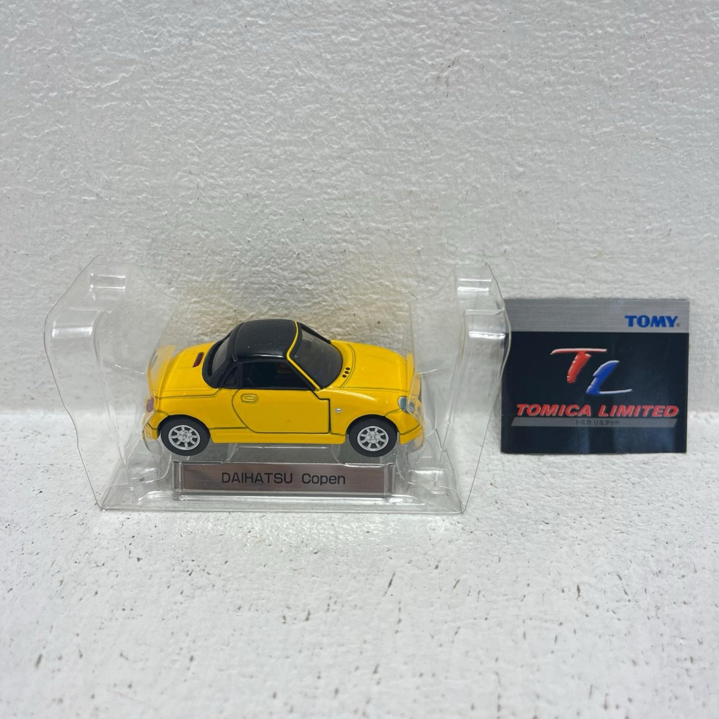 フィギュア 1/54 TL0030 ダイハツ コペン(イエロー×ブラック) 「トミカリミテッド」 [654292] TL0030 ダイハツ コペン(イエロー×ブラック) ''1/54 654292【フィギュア】【加古川物流】