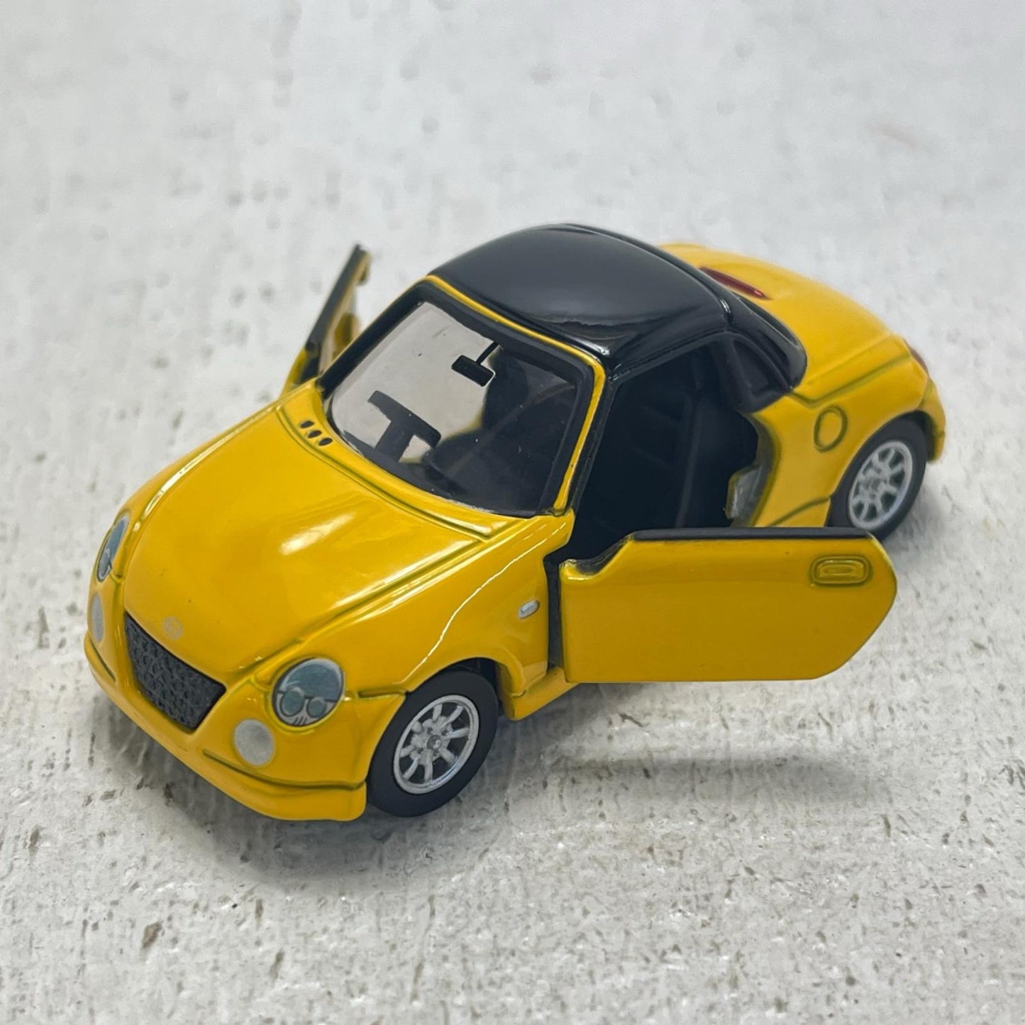 フィギュア 1/54 TL0030 ダイハツ コペン(イエロー×ブラック) 「トミカリミテッド」 [654292] TL0030 ダイハツ コペン(イエロー×ブラック) ''1/54 654292【フィギュア】【加古川物流】