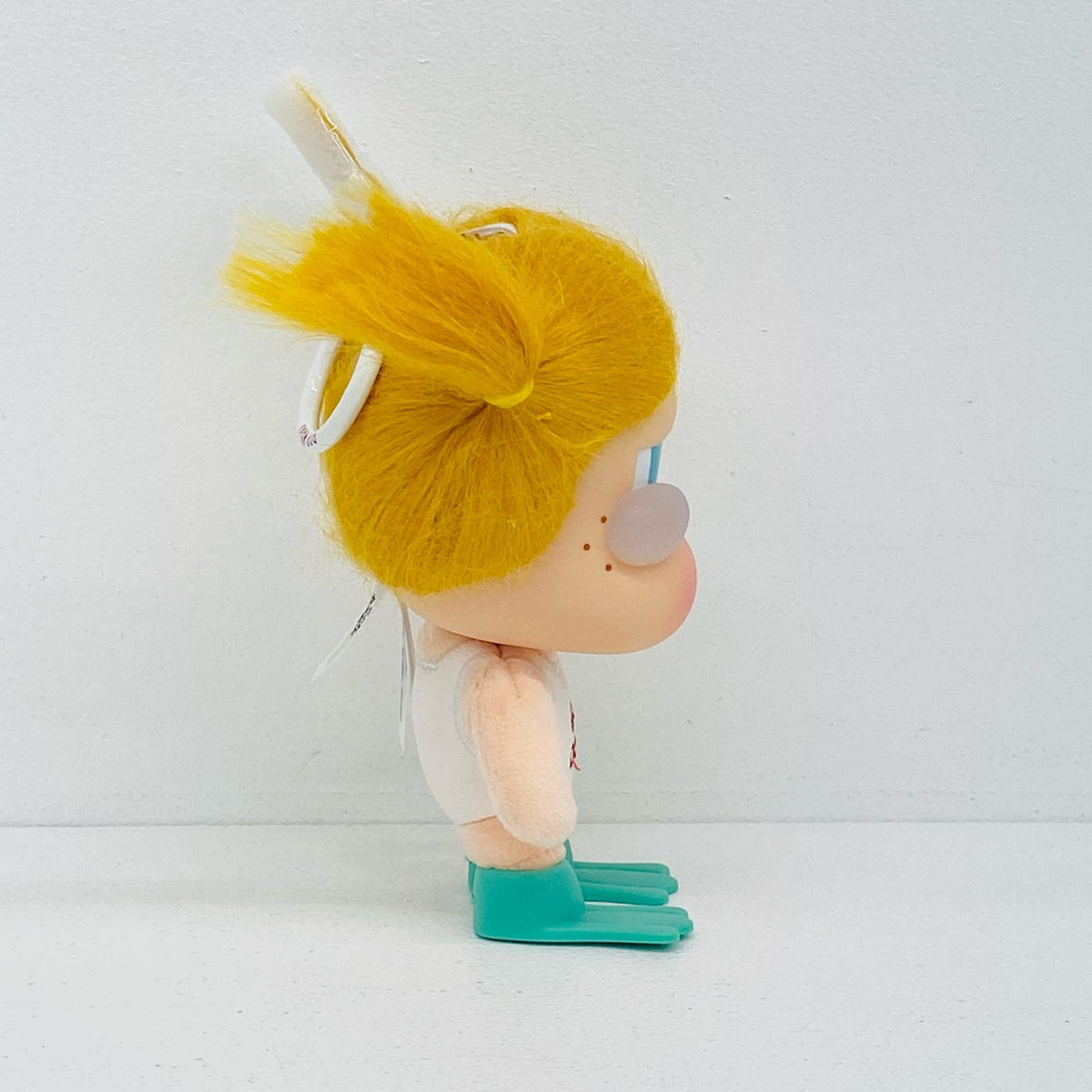 ぬいぐるみ GLUG-GLUG 「POP MART CRYBABY Vacation Mode On シリーズ ぬいぐるみペンダント」 GLUG CRYBABY Vacation Mode On シリーズ ぬいぐるみペンダント【加古川物流】
