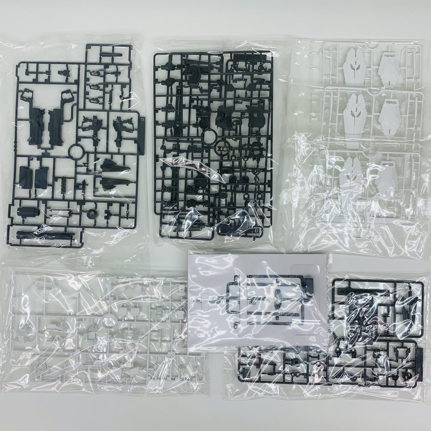 プラモデル 1/100MGEXRX-0ユニコーンガンダムVer.Ka「機動戦士ガンダムUC」[5060277] EXRX-0 ユニコーンガンダム Ver.Ka MG 5060277【加古川物流】
