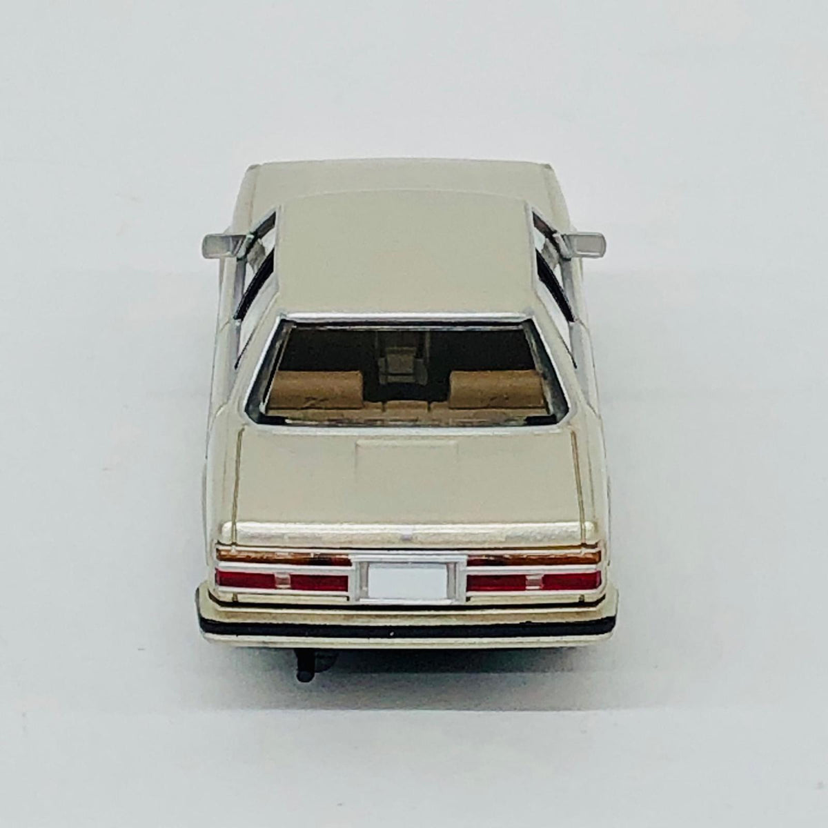 おもちゃ・玩具 1/64 LV-N137c トヨタ クレスタ スーパールーセント ツインカム24 86年式(ベージュ) 「トミカリミテッドヴィンテージ」 [329688] トヨタ クレスタ スーパールーセント ツインカム24 86年式(ベージュ) リミテッドヴィンテージNEO ''1/64 329688【加古川物流】