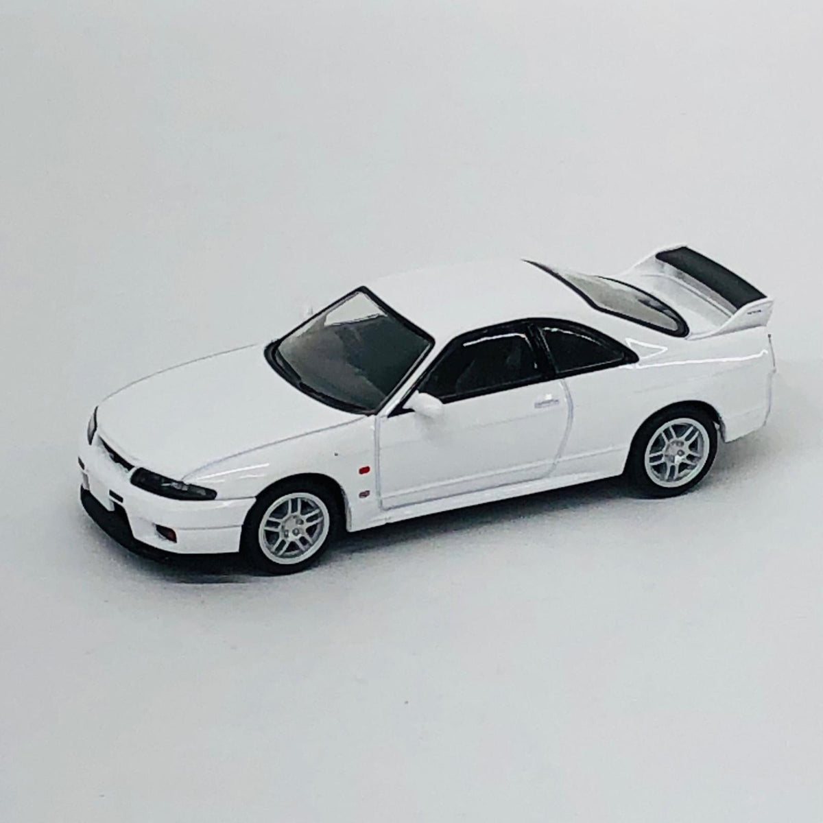 おもちゃ・玩具 1/64 LV-N308c 日産 スカイライン GT-R V-spec N1 95年式l(ホワイト) 「トミカリミテッドヴィンテージNEO」 [331162] 日産 スカイライン GT-R V-spec N1 95年式l(ホワイト) リミテッドヴィンテージNEO ''1/64 331162【加古川物流】