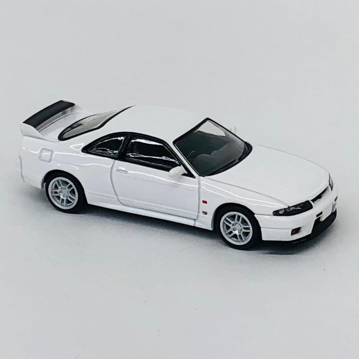 おもちゃ・玩具 1/64 LV-N308c 日産 スカイライン GT-R V-spec N1 95年式l(ホワイト) 「トミカリミテッドヴィンテージNEO」 [331162] 日産 スカイライン GT-R V-spec N1 95年式l(ホワイト) リミテッドヴィンテージNEO ''1/64 331162【加古川物流】