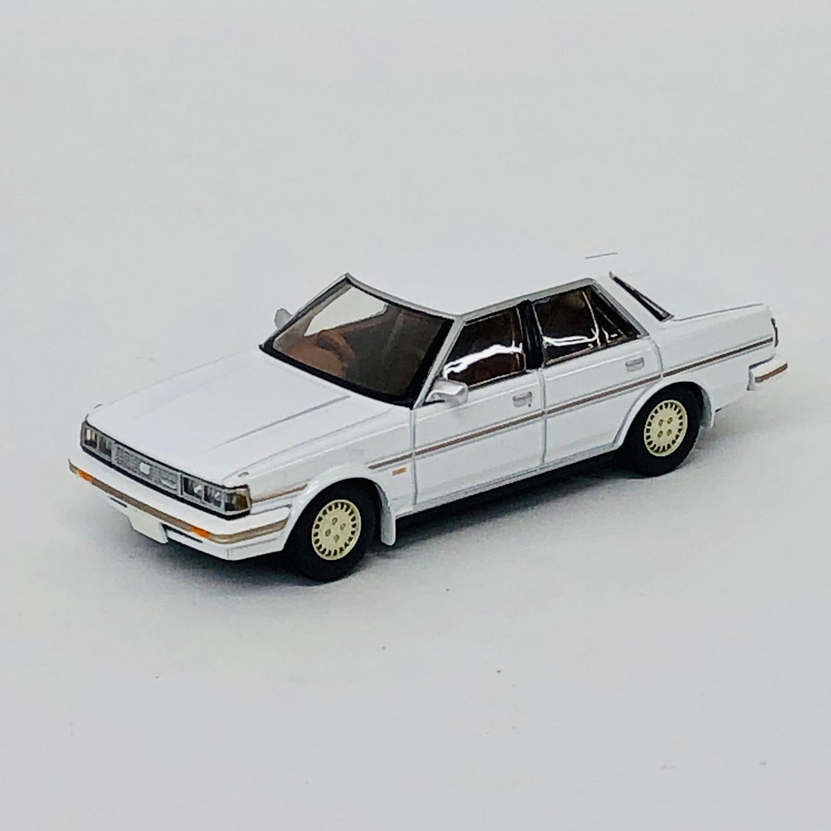 おもちゃ・玩具 1/64 LV-N156c トヨタ クレスタ エクシード 85年式(ホワイト) 「トミカリミテッドヴィンテージNEO」 [329381] トヨタ クレスタ エクシード 85年式(ホワイト) リミテッドヴィンテージNEO ''1/64 329381【加古川物流】