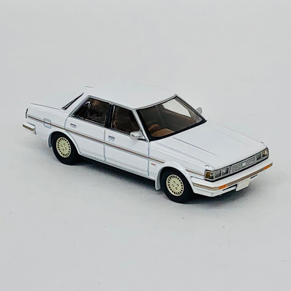 おもちゃ・玩具 1/64 LV-N156c トヨタ クレスタ エクシード 85年式(ホワイト) 「トミカリミテッドヴィンテージNEO」 [329381] トヨタ クレスタ エクシード 85年式(ホワイト) リミテッドヴィンテージNEO ''1/64 329381【加古川物流】