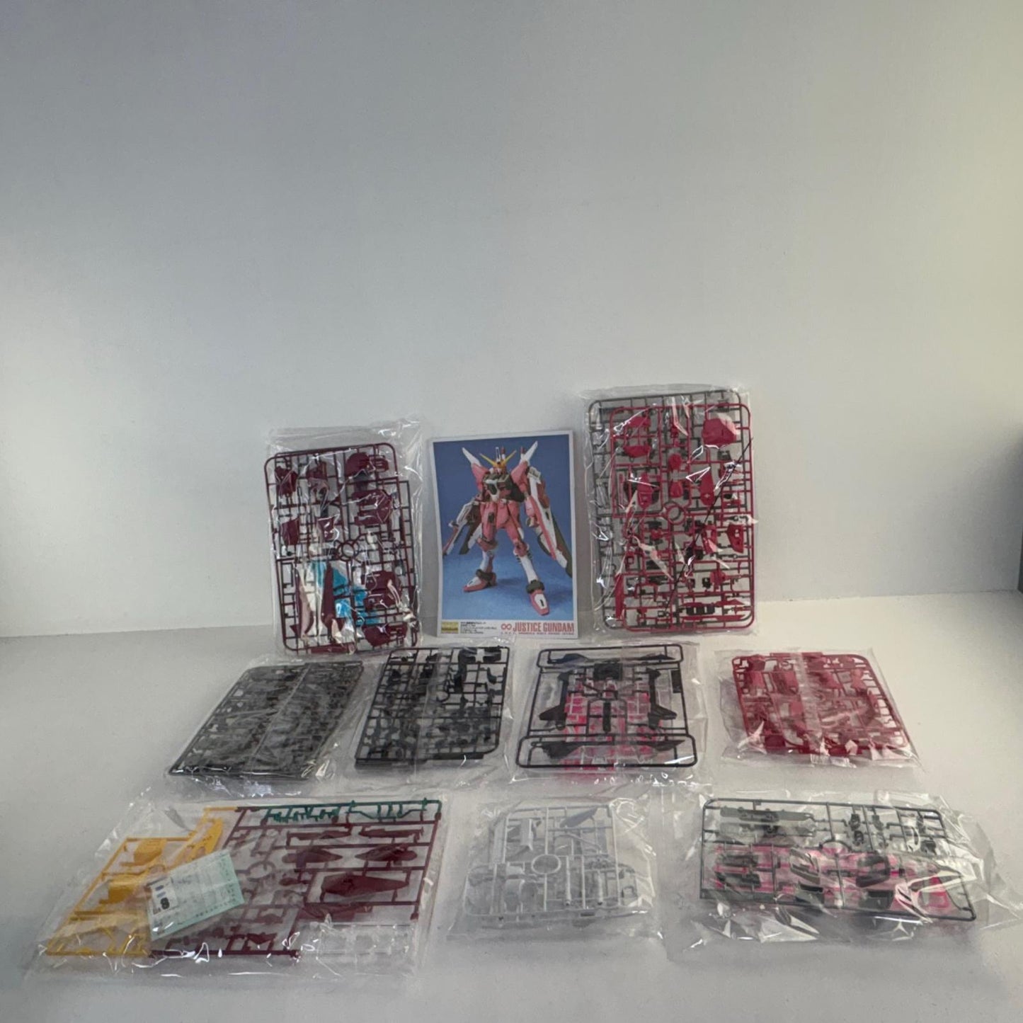 プラモデル 1/100MGZGMF-X19Aインフィニットジャスティスガンダム「機動戦士ガンダムSEEDDESTINY」[5063041] ZGMF-X19Aインフィニットジャスティスガンダム MG 5063041【加古川物流】