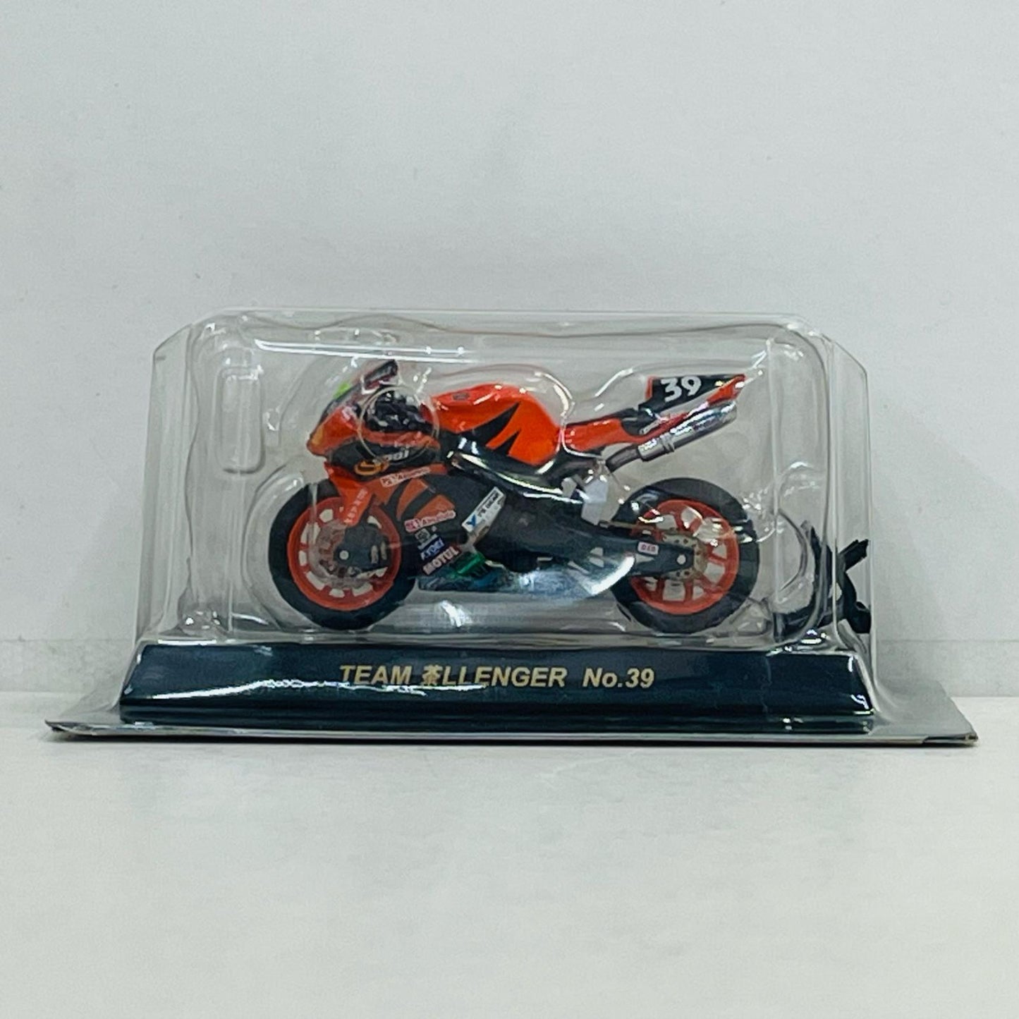 おもちゃ・玩具 1/32 YAMAHA YZF-R1 TEAM 茶LLENGER No.39 「2005鈴鹿8時間耐久ロードレースマシンシリーズ」 YAMAHA YZF-R1 TEAM 茶LLENGER No.39 1/32スケール【加古川物流】