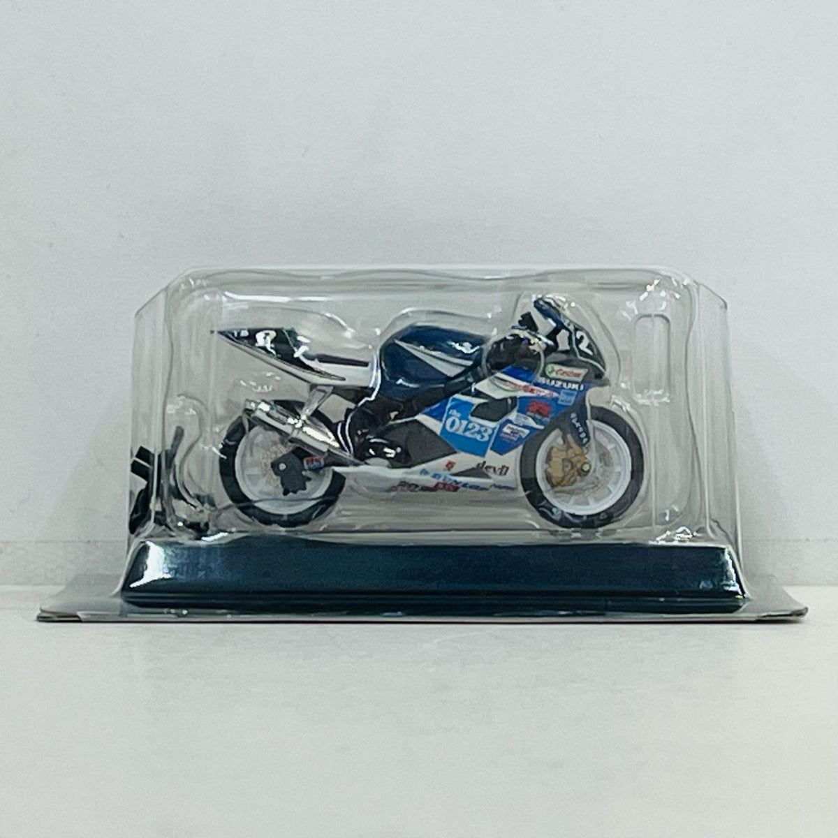 おもちゃ・玩具 1/32 SUZUKI GSX-R1000 CASTROL -The0123- SUZUKI Team No.2 「2005鈴鹿8時間耐久ロードレースマシンシリーズ」 SUZUKI GSX-R1000 CASTROL -The0123- SUZUKI Team No.2 1/32スケール【加古川物流】