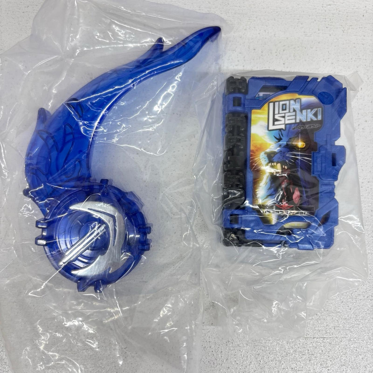 おもちゃ・玩具 変身ベルトDX聖剣ソードライバー＆水勢剣流水エンブレム＆ライオン戦記ワンダーライドブック「仮面ライダーセイバー/聖刃」 聖剣ソードライバー 変身ベルトDX【加古川物流】