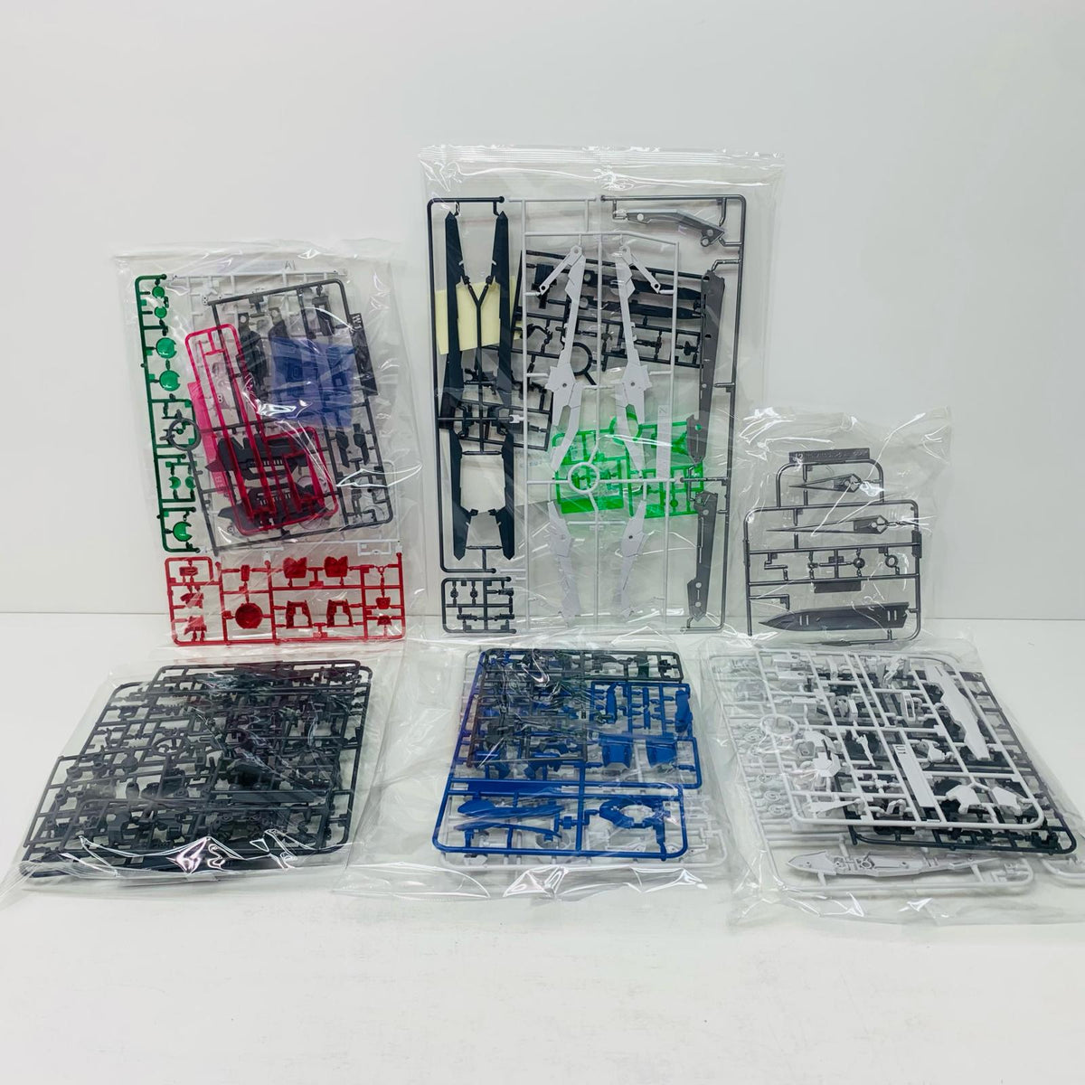 プラモデル 1/100MGガンダムアストレア＋プロトＧＮツインブロードブレイド「機動戦士ガンダム00P」プレミアムバンダイ限定[5067278] ガンダムアストレア＋プロトＧＮツインブロードブレイド MG プレミアムバンダイ限定 5067278【加古川物流】