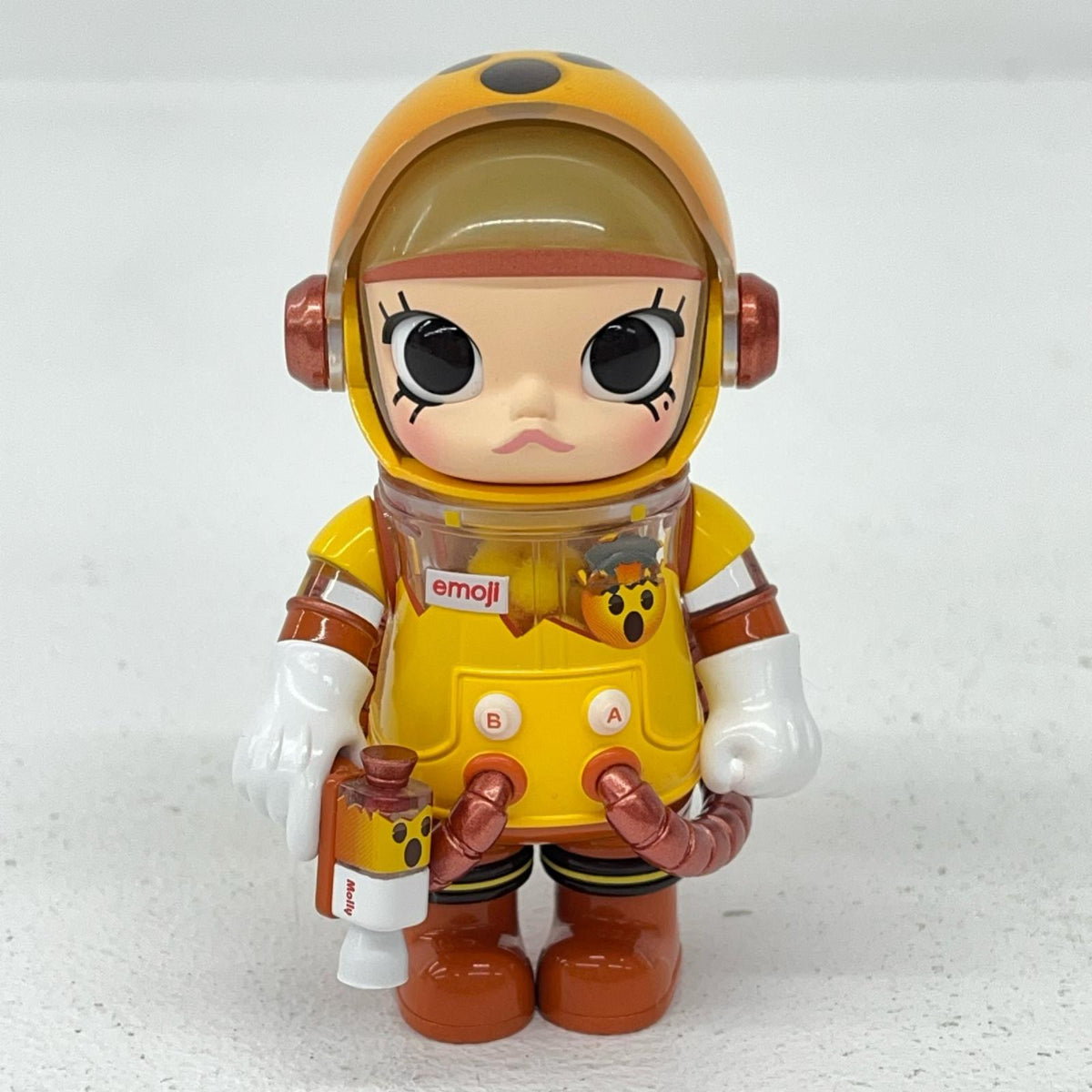 フィギュア 【シークレット1】OPEN MINDED 「POPMART MEGA SPACE MOLLY 100%×emoji シリーズ」 【シークレット1】OPEN MINDED MEGA SPACE MOLLY 100%×emoji シリーズ【フィギュア】【加古川物流】