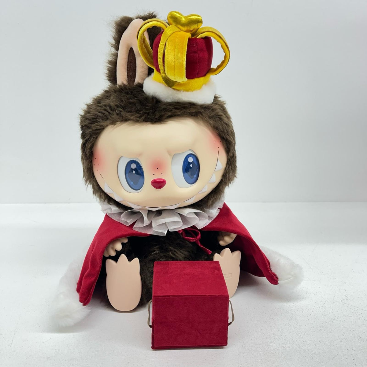 ぬいぐるみ LABUBU(王冠) ぬいぐるみ 「THE MONSTERS Let’s Checkmate」 LABUBU(王冠) ぬいぐるみ THE MONSTERS Let’s Checkmate【加古川物流】