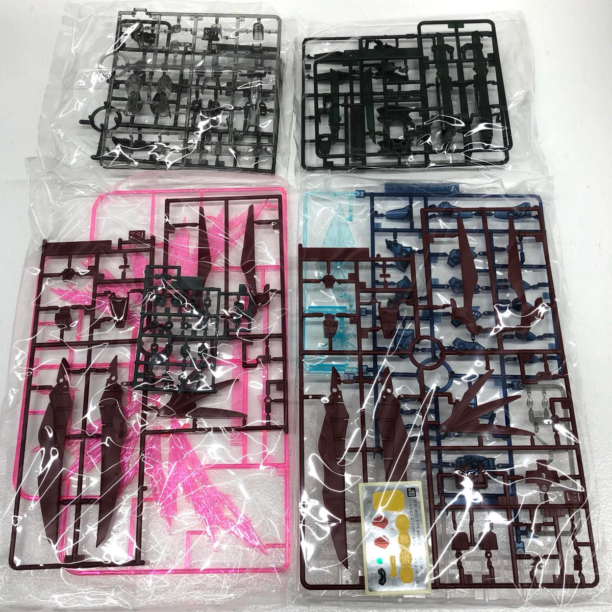 プラモデル 1/144HGデスティニーガンダムSpecII[クリアカラー]「機動戦士ガンダムSEEDFREEDOM」劇場限定[5065798] デスティニーガンダムSpec2 HG 劇場限定 5065798【加古川物流】