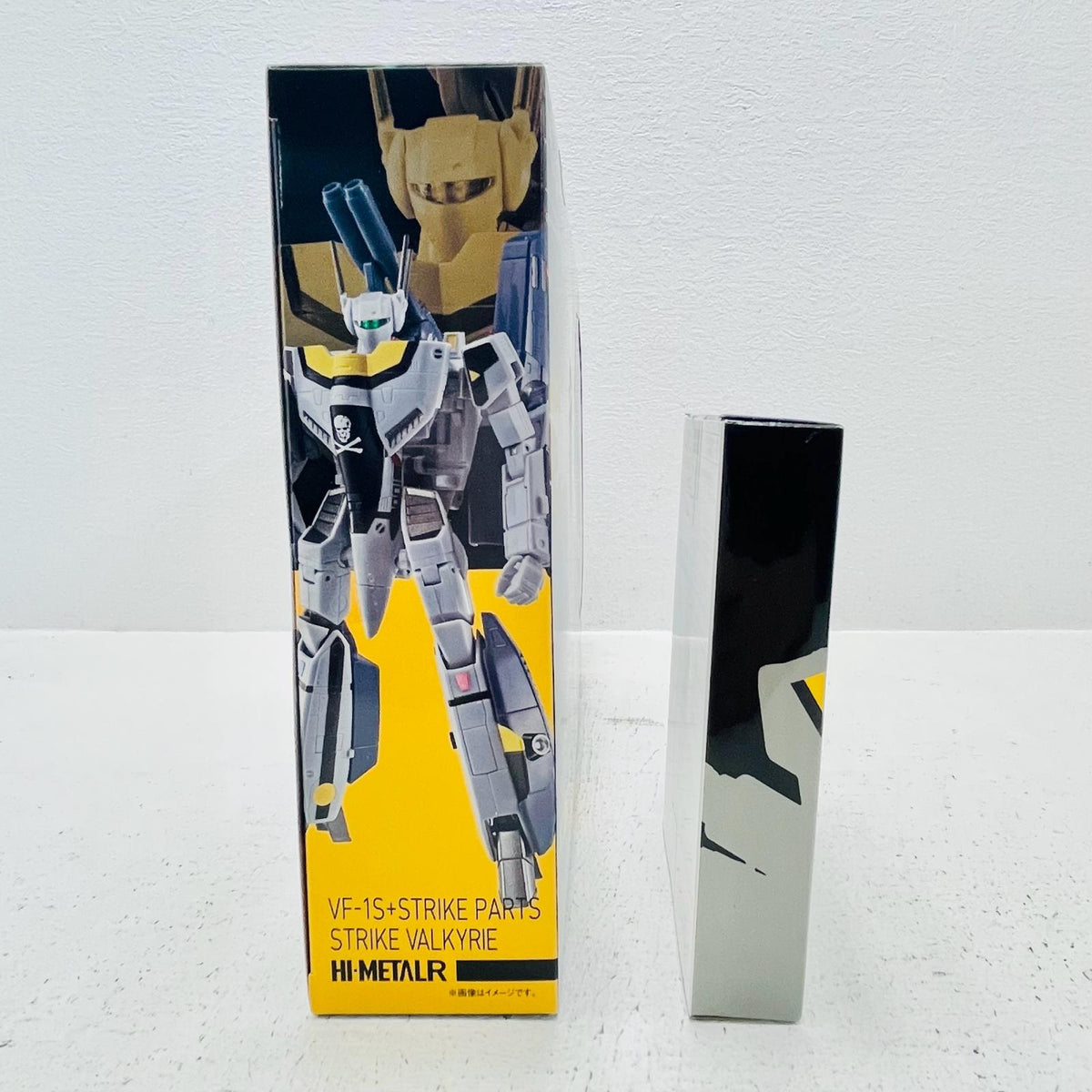 フィギュア [特典付き]HI-METALRVF-1Sストライクバルキリー(ロイ・フォッカー・スペシャル)「超時空要塞マクロス愛・おぼえていますか」魂ウェブ商店限定 VF-1Sストライクバルキリー HI-METAL R 魂ウェブ商店限定【フィギュア】【加古川物流】