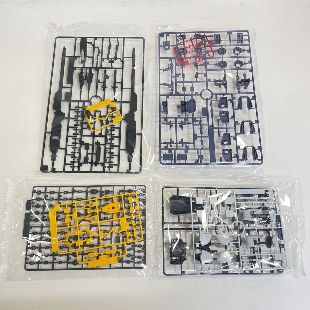 プラモデル 1/100MGFXA-05D+RX-178スーパーガンダム反地球連邦政府組織(エゥーゴ)試作型モビルスーツ支援戦闘機装備型「機動戦士Zガンダム」[5062915] FXA-05D+RX-178スーパーガンダム反地球連邦政 MG 5062915【加古川物流】