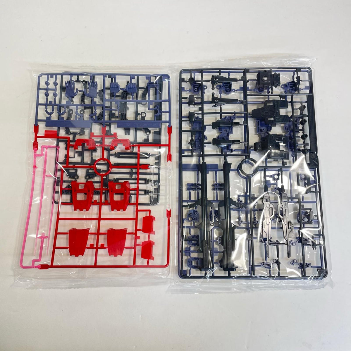 プラモデル 1/100MGFXA-05D+RX-178スーパーガンダム反地球連邦政府組織(エゥーゴ)試作型モビルスーツ支援戦闘機装備型「機動戦士Zガンダム」[5062915] FXA-05D+RX-178スーパーガンダム反地球連邦政 MG 5062915【加古川物流】