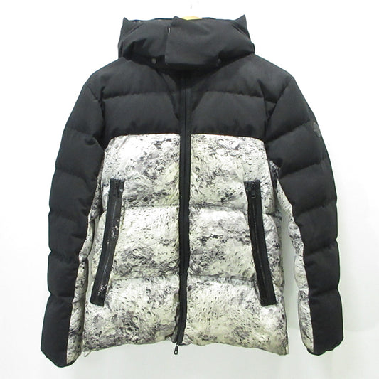MONCLER | モンクレール BLANC 襟部2WAY総柄 ダウンジャケット E20914191885 ホワイト×ブラック サイズ：1【三重本店】