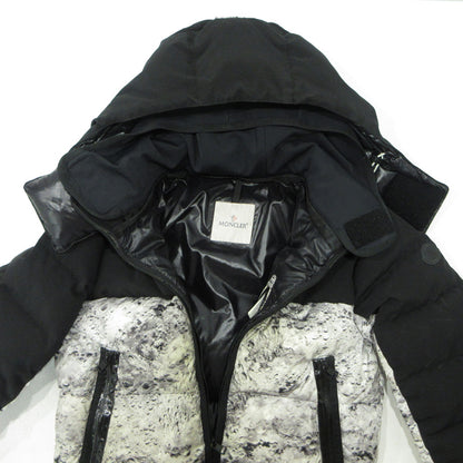 MONCLER | モンクレール BLANC 襟部2WAY総柄 ダウンジャケット E20914191885 ホワイト×ブラック サイズ：1【三重本店】