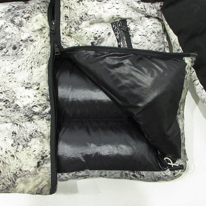 MONCLER | モンクレール BLANC 襟部2WAY総柄 ダウンジャケット E20914191885 ホワイト×ブラック サイズ：1【三重本店】