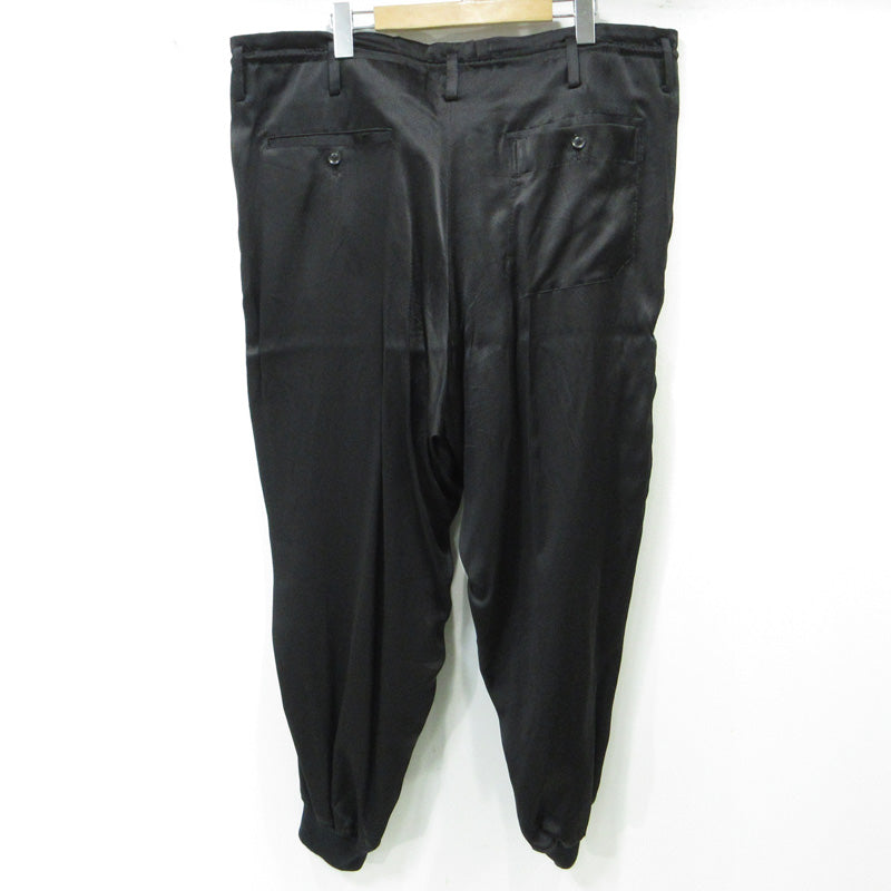Yohji Yamamoto POUR HOMME | ヨウジヤマモトプールオム 水濡れ注意 刺繍ワッペンシルクパンツ パンツ HD-P50-400 ブラック サイズ：2【三重本店】