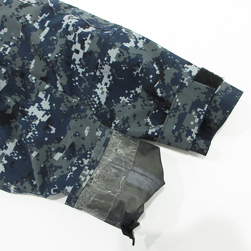 MILITARY衣料 | ミリタリーイリョウ U.S.NAVY 米海軍 DIGTAL PATTERN GORE-TEX PARKA ゴアテックスパーカー 総柄ミリタリージャケット マウンテンパーカー 迷彩柄 ミリタリージャケット 8415-01-539-9902 ネイビー マルチカラー デジカモ サイズ：S【三重本店】