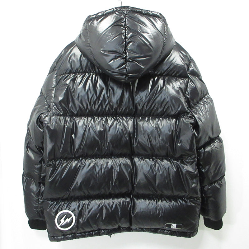 MONCLER GENIUS | モンクレールジニアス × FRAGMENT フラグメント 藤原ヒロシ ANTHEM アンセム ロゴワッペン襟2WAYダウンジャケット ダウンジャケット D209U4030850 ブラック サイズ：1【三重本店】