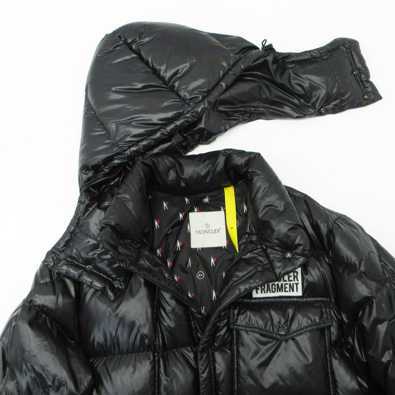 MONCLER GENIUS | モンクレールジニアス × FRAGMENT フラグメント 藤原ヒロシ ANTHEM アンセム ロゴワッペン襟2WAYダウンジャケット ダウンジャケット D209U4030850 ブラック サイズ：1【三重本店】