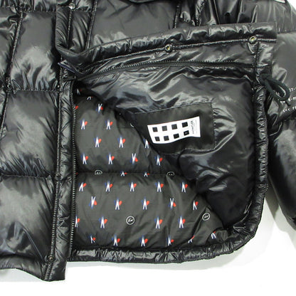 MONCLER GENIUS | モンクレールジニアス × FRAGMENT フラグメント 藤原ヒロシ ANTHEM アンセム ロゴワッペン襟2WAYダウンジャケット ダウンジャケット D209U4030850 ブラック サイズ：1【三重本店】