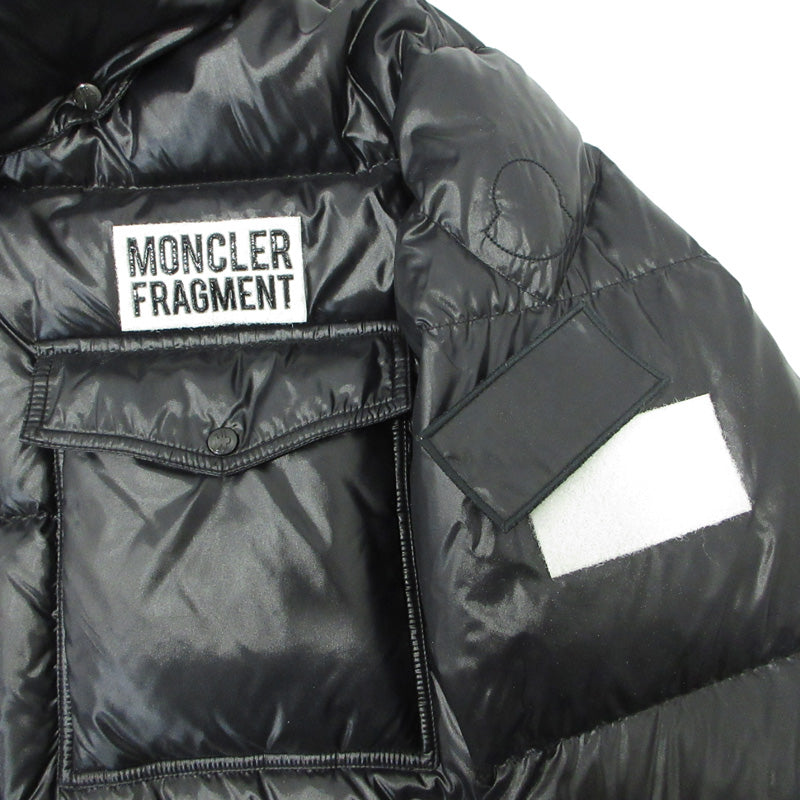 MONCLER GENIUS | モンクレールジニアス × FRAGMENT フラグメント 藤原ヒロシ ANTHEM アンセム ロゴワッペン襟2WAYダウンジャケット ダウンジャケット D209U4030850 ブラック サイズ：1【三重本店】