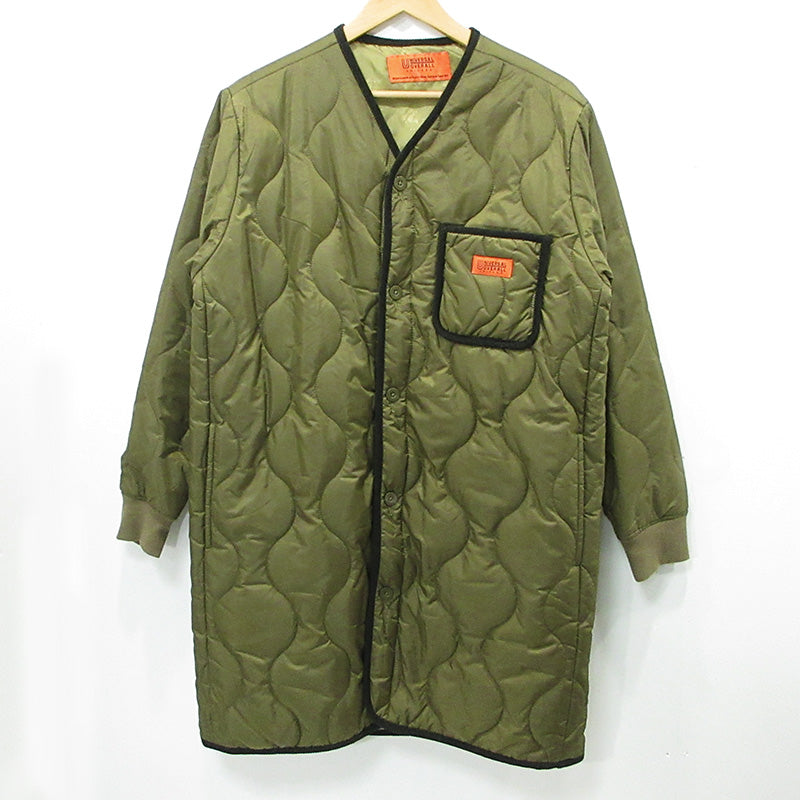 UNIVERSAL OVERALL | ユニバーサルオーバーオール QUILT COAT キルトコート ロゴワッペンキルティングジャケット 中綿ノーカラーコート 中綿ジャケット U2133511 カーキグリーン サイズ：M【三重本店】