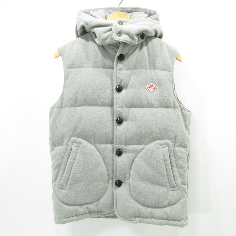Danton | ダントン × BEAMS ビームス別注 ウールモッサダウンベスト 襟2WAY ロゴワッペン ダウンベスト JD-8852(17A-FA-002) グレー サイズ：42【三重本店】