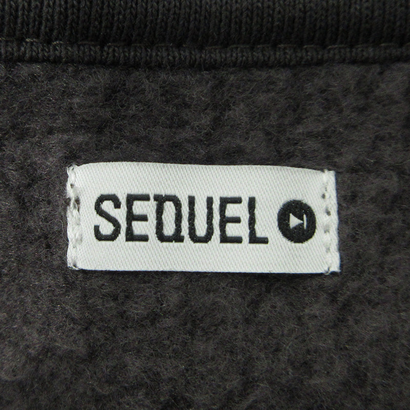 SEQUEL | シークエル CREW NECK SWEAT クルーネックスウェット ロゴ刺繍裏起毛長袖スウェットシャツ スウェット チャコールグレー サイズ：M【三重本店】