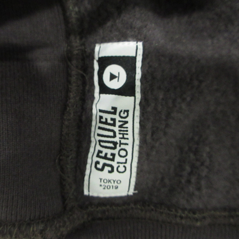 SEQUEL | シークエル CREW NECK SWEAT クルーネックスウェット ロゴ刺繍裏起毛長袖スウェットシャツ スウェット チャコールグレー サイズ：M【三重本店】