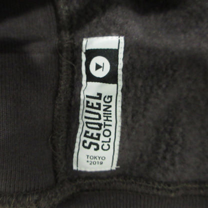 SEQUEL | シークエル CREW NECK SWEAT クルーネックスウェット ロゴ刺繍裏起毛長袖スウェットシャツ スウェット チャコールグレー サイズ：M【三重本店】