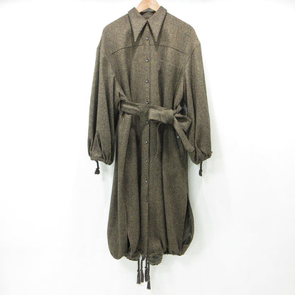 AKIRANAKA × Abraham MOON | アキラナカ × アブラハムムーン 総柄シェットランドウールロングコート ヘリンボーン柄 その他アウター AW2048-BR ブラウン サイズ：2【三重本店】