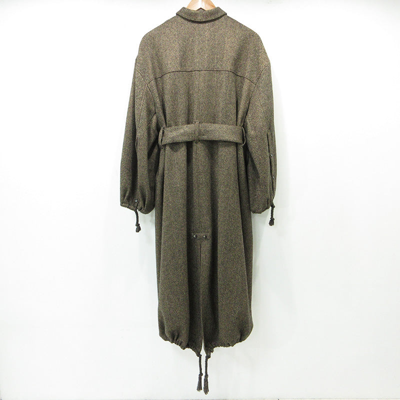 AKIRANAKA × Abraham MOON | アキラナカ × アブラハムムーン 総柄シェットランドウールロングコート ヘリンボーン柄 その他アウター AW2048-BR ブラウン サイズ：2【三重本店】