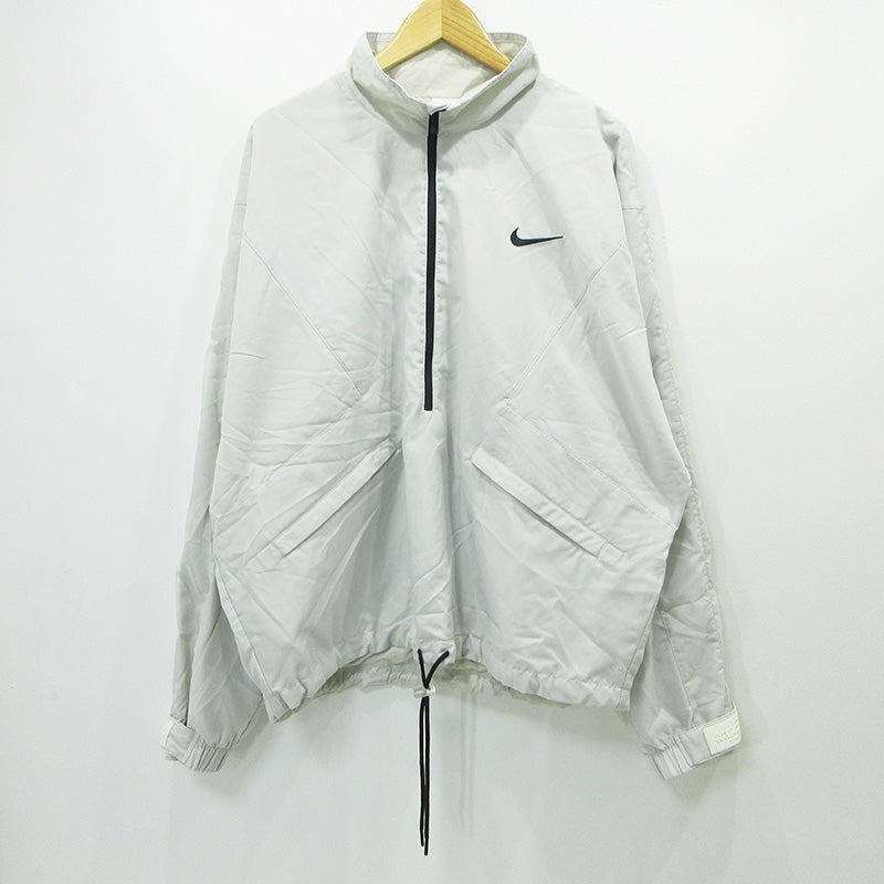 NIKE | ナイキ × FEAR OF GOD フィアオブゴッド ロゴ刺繍トラックジャケット ナイロンジャケット BV4419-043 ライトグレー ホワイト系 サイズ：M【三重本店】