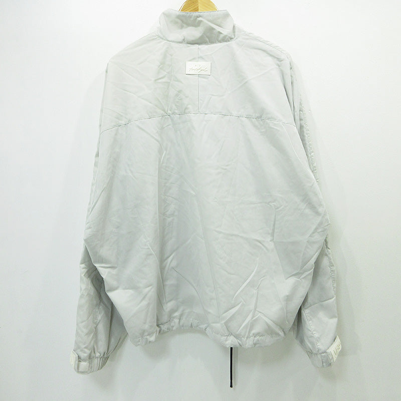 NIKE | ナイキ × FEAR OF GOD フィアオブゴッド ロゴ刺繍トラックジャケット ナイロンジャケット BV4419-043 ライトグレー ホワイト系 サイズ：M【三重本店】
