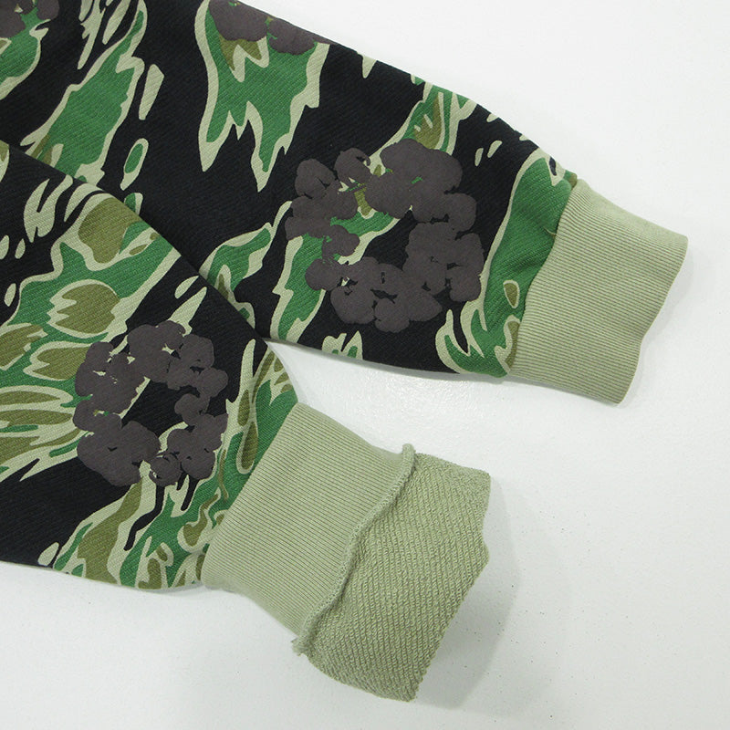 DENIM TEARS | デニムティアーズ COTTON CAMO WREATH ZIP HOODIE コットンカモリースジップフーディー 総柄長袖ジップパーカー 迷彩柄 パーカー カーキグリーン カモ マルチカラー サイズ：M【三重本店】