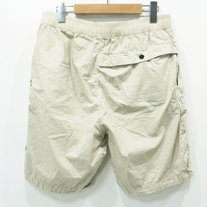 STONE ISLAND | ストーンアイランド ガーメントダイストレッチコットンバミューダコンフォートショートパンツ ロゴワッペン ショートパンツ K1S15L100009 ライトベージュ サイズ：32【三重本店】