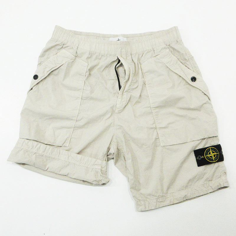 STONE ISLAND | ストーンアイランド ガーメントダイストレッチコットンバミューダコンフォートショートパンツ ロゴワッペン ショートパンツ K1S15L100009 ライトベージュ サイズ：32【三重本店】