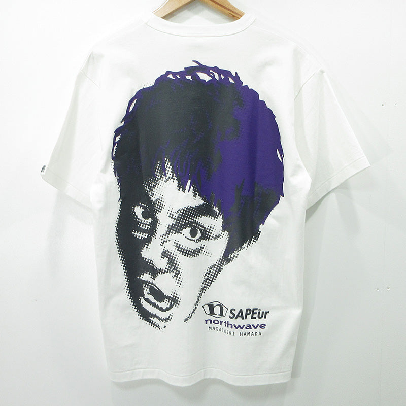 SAPEur | サプール × NORTHWAVE × MASATOSHI HAMADA ノースウェーブ ハマダ半袖Tシャツ 浜田 半袖Ｔシャツ A0026-036 ホワイト×パープル サイズ：M【三重本店】